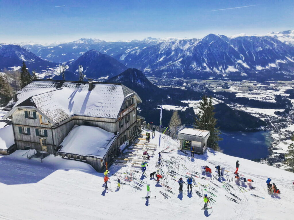 Günstiges Skigebiet Österreich mit urigen Hütten und Seeblick: Der Loser